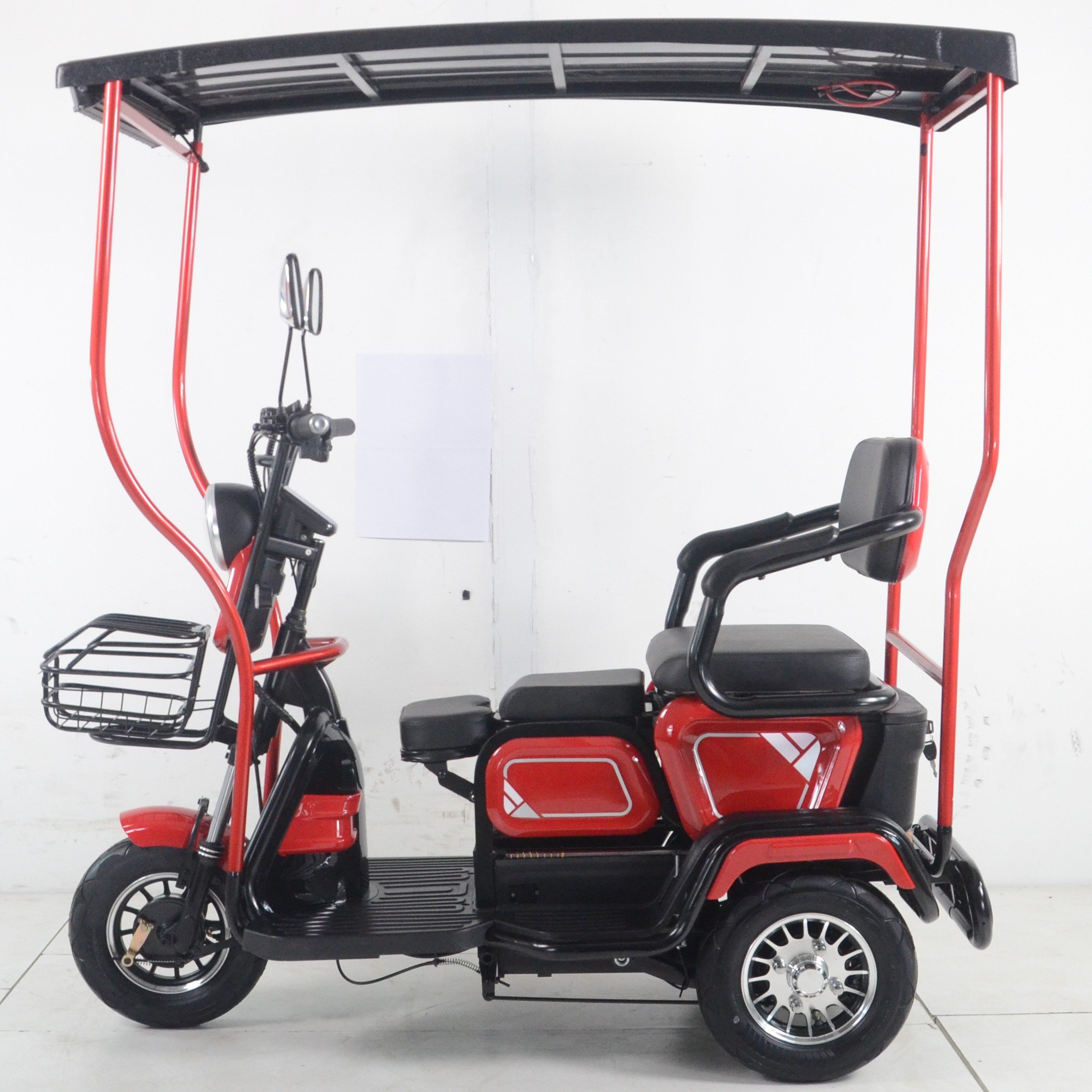Green Energy Solar Energy Tricycle Three Wheel Electric Scooter with Solar Panel Roof for Sale